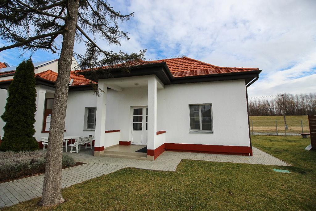Gyevitur Apartman Algyo Екстер'єр фото